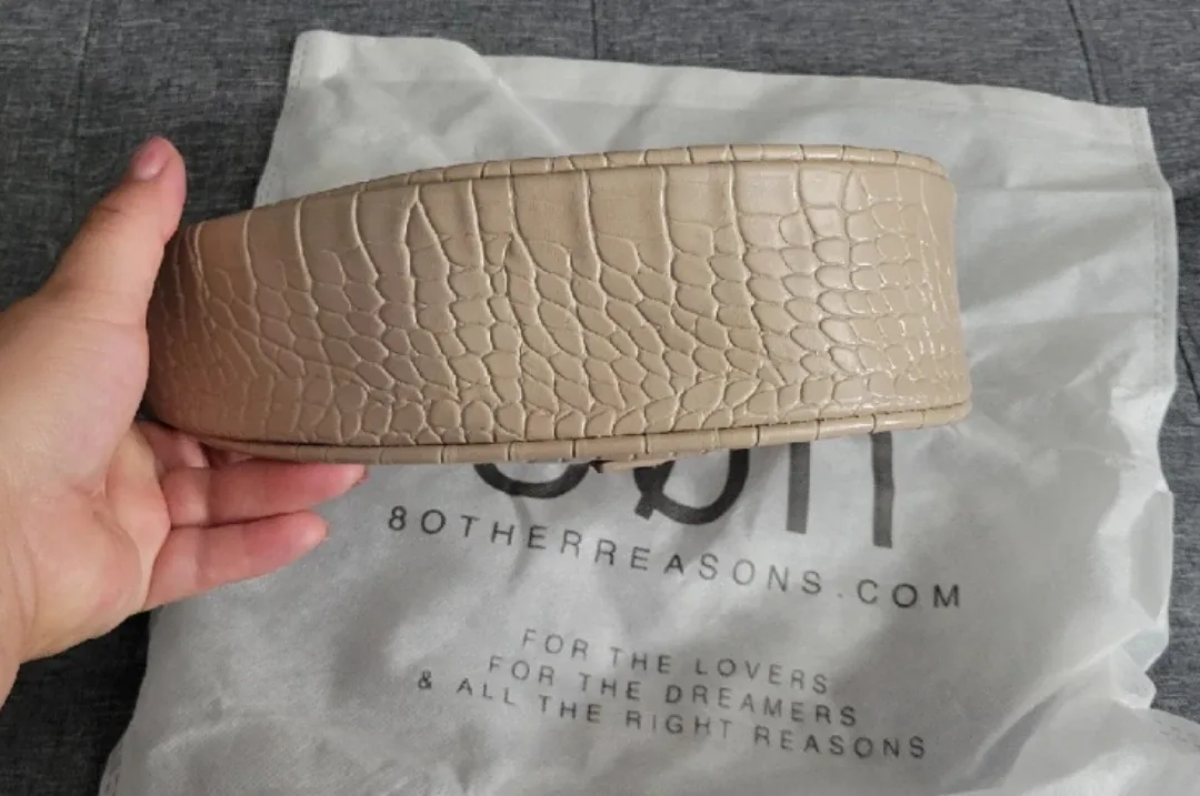 Crescent Bag 8 other reasons image indicator(6)