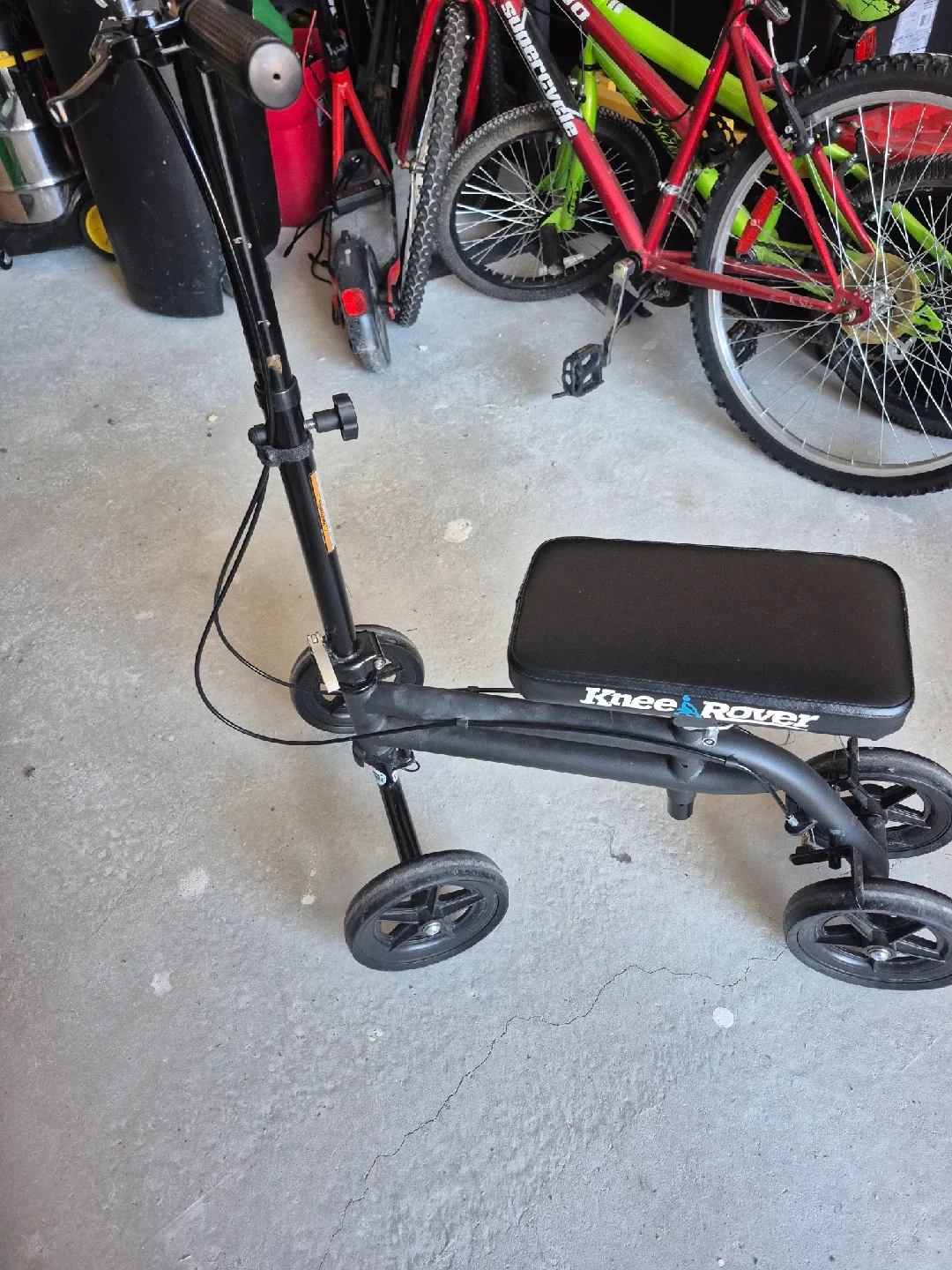 KneeRover Knee Walker - Black image indicator(2)