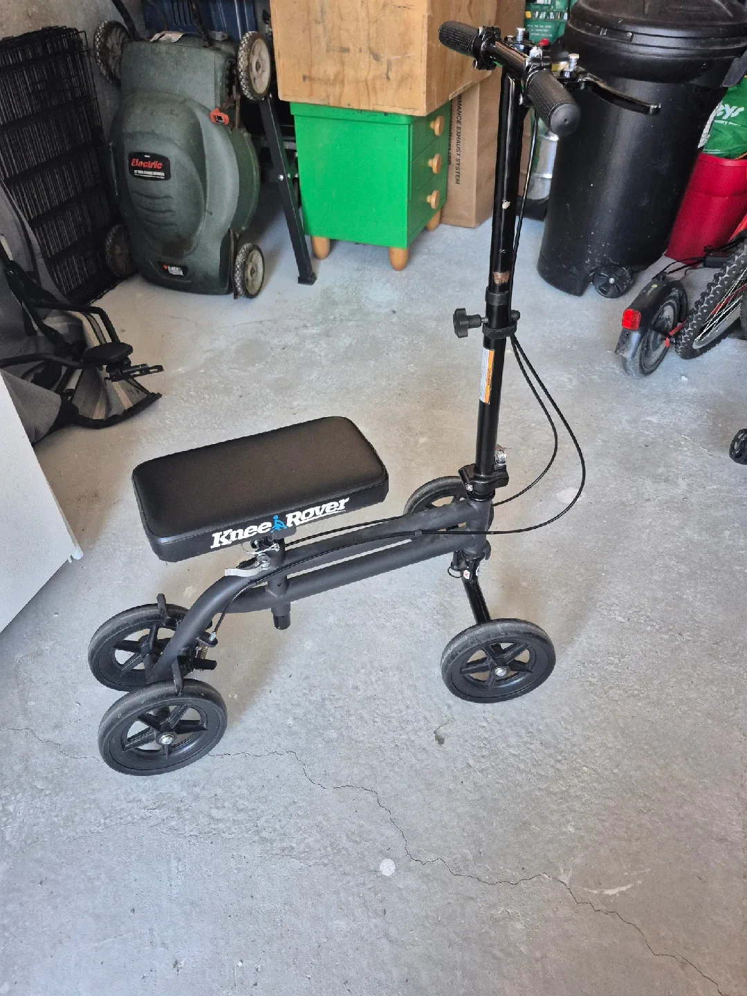KneeRover Knee Walker - Black image indicator(4)