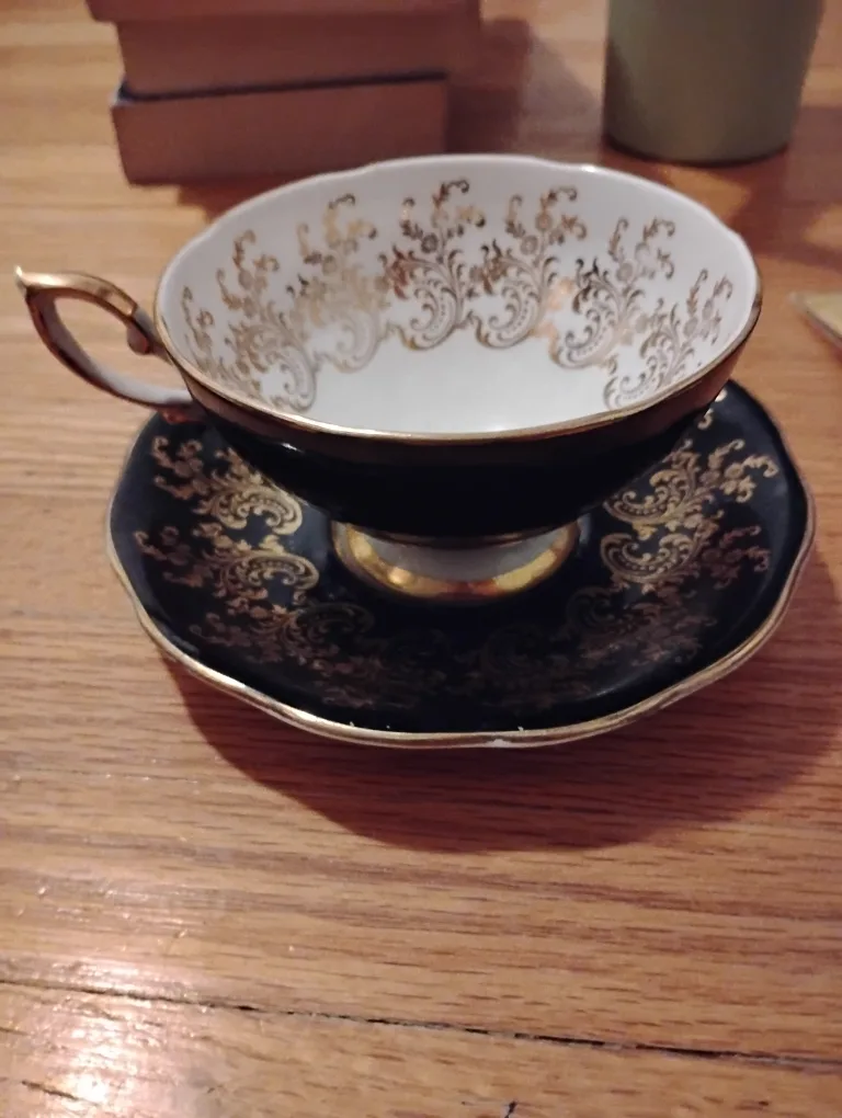 Royal Standard Fine Bone China Teacup & Saucer thumbnail