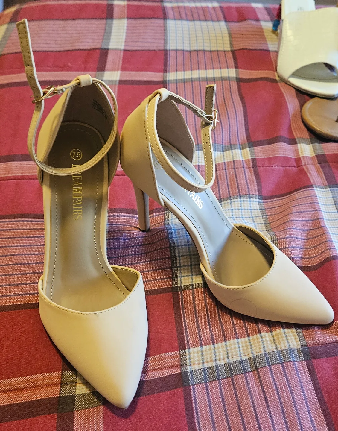 Dream Pairs Beige Heels - Size 7.5 image indicator(2)