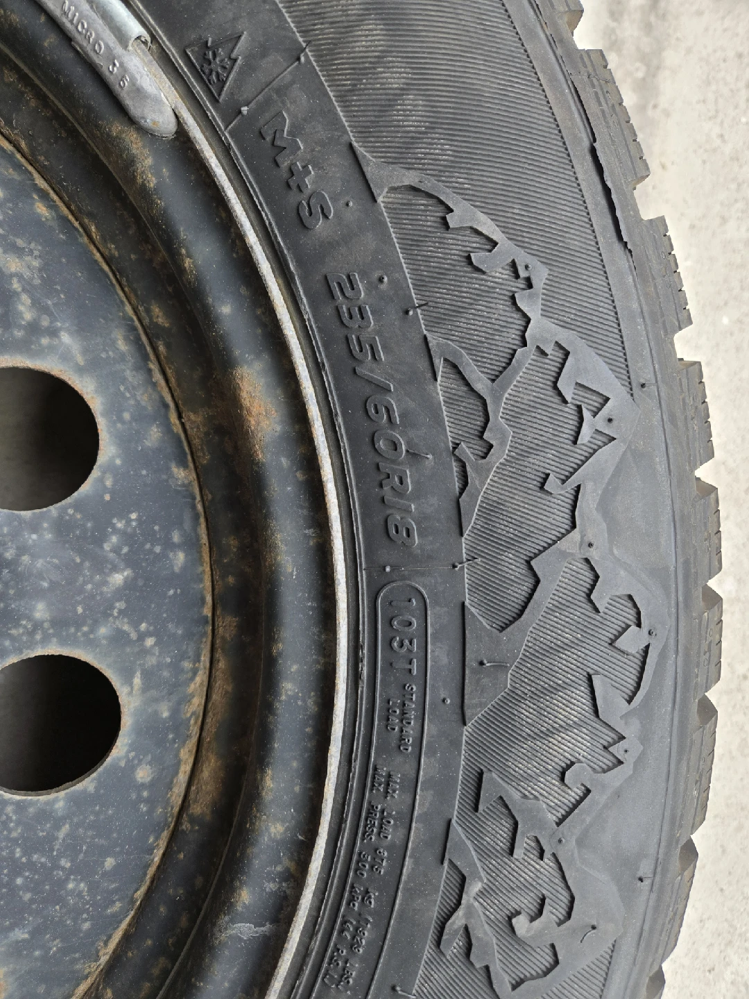 Hercules Avalanche RT Winter Tires 235/60R18