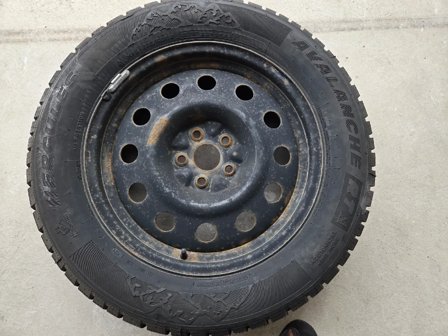 Hercules Avalanche RT Winter Tires 235/60R18 image indicator(3)