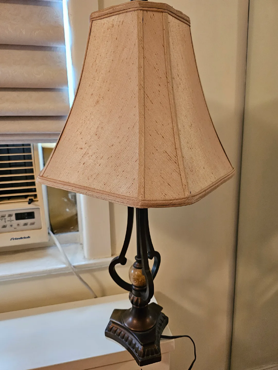 Antique brass table lamps / Beautiful! image indicator(2)