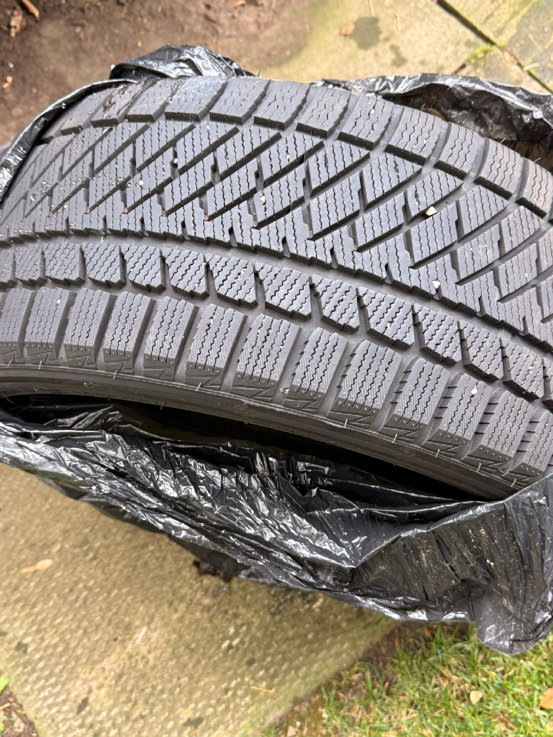Set of 4 Haida Winter HD687 Tires 235/40R19 - photo 2