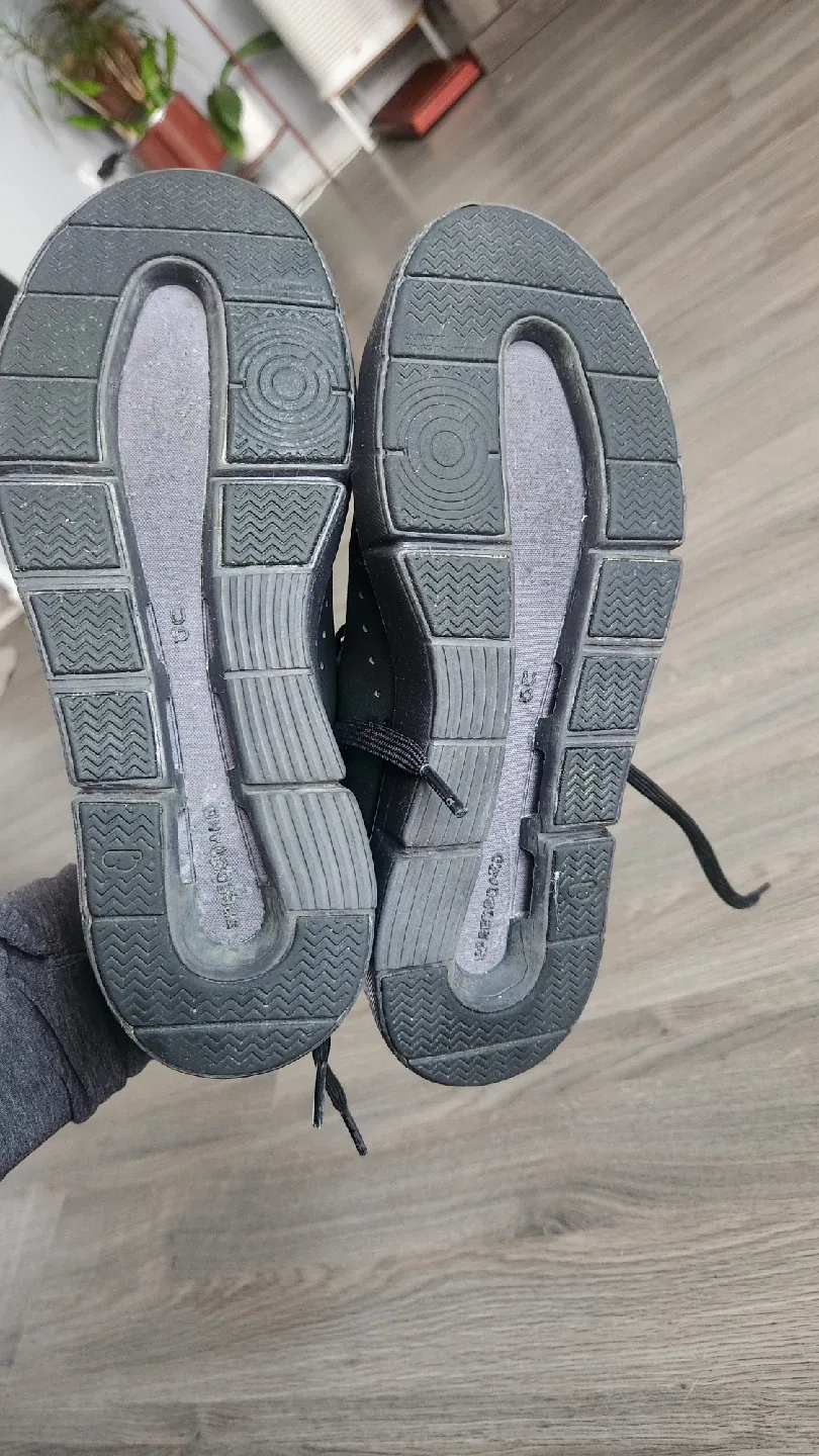 On The Roger Advantage All Black Shoes image indicator(4)