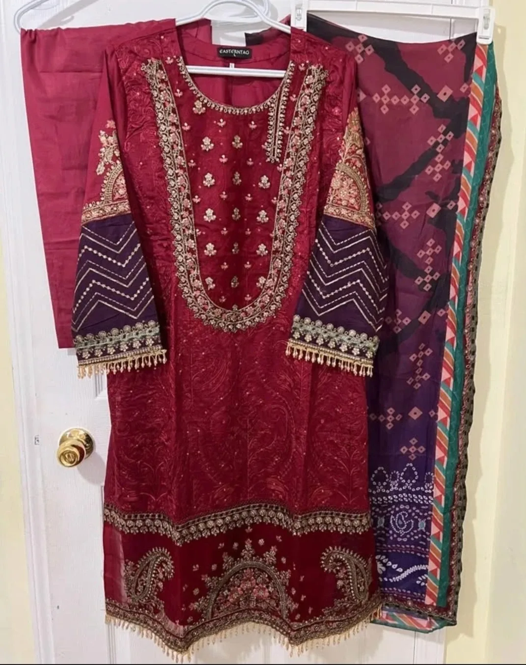 Beautiful 3 pcs suit image indicator(3)