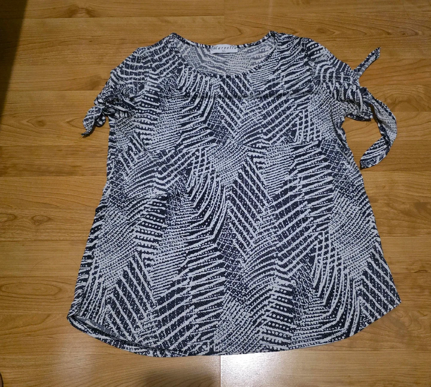 Women's Tops for $5 each. Size large image indicator(6)