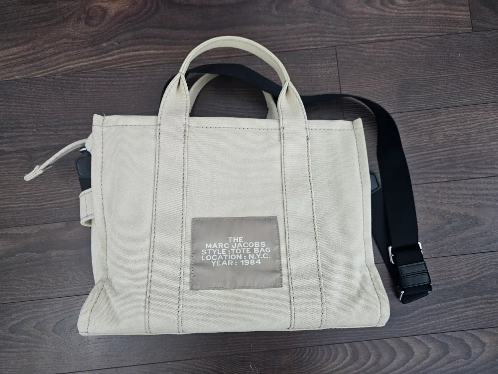 Authentic Marc Jacobs The Tote Bag Medium image indicator(2)