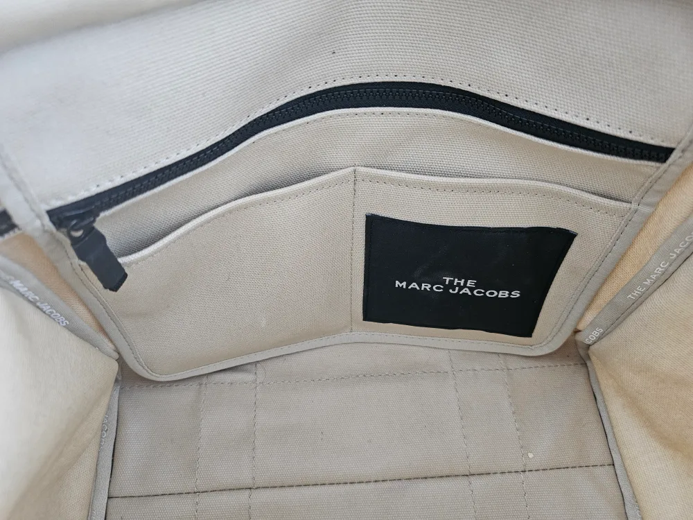 Authentic Marc Jacobs The Tote Bag Medium image indicator(7)