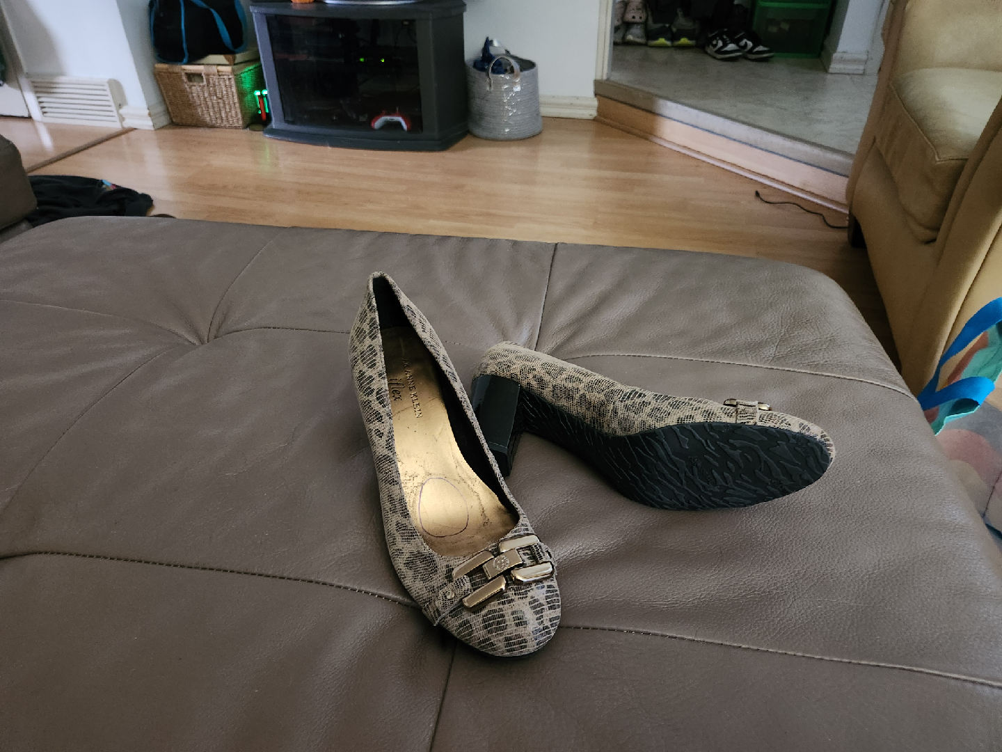 Anne Klein Iflex Leopard Print Heals  7 1/2 M