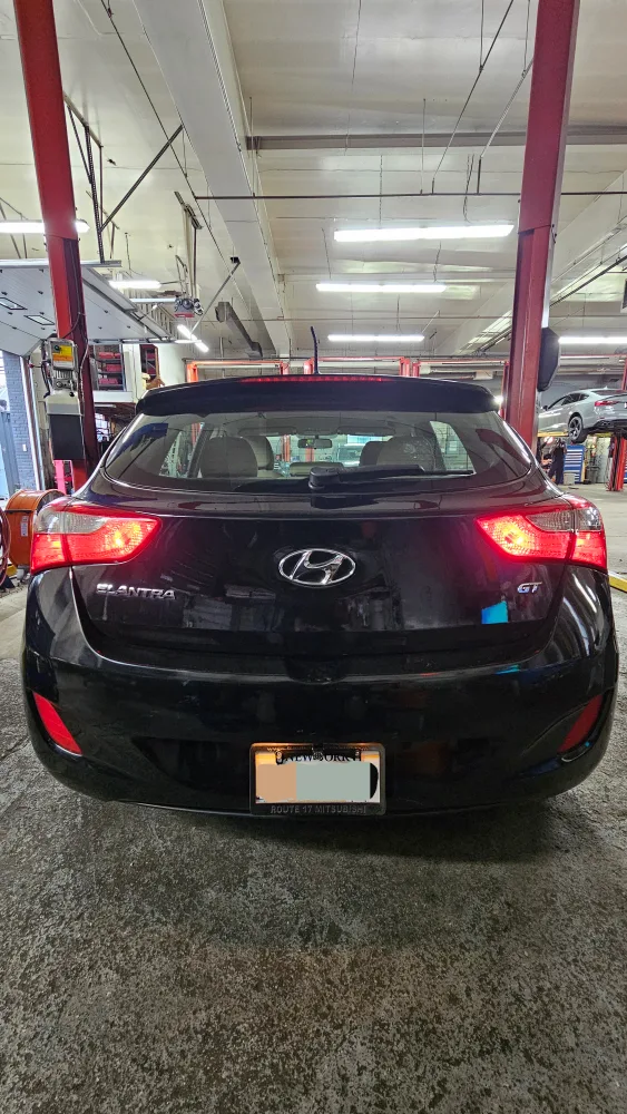 Hyundai Elantra GT - Black Hatchback image indicator(7)