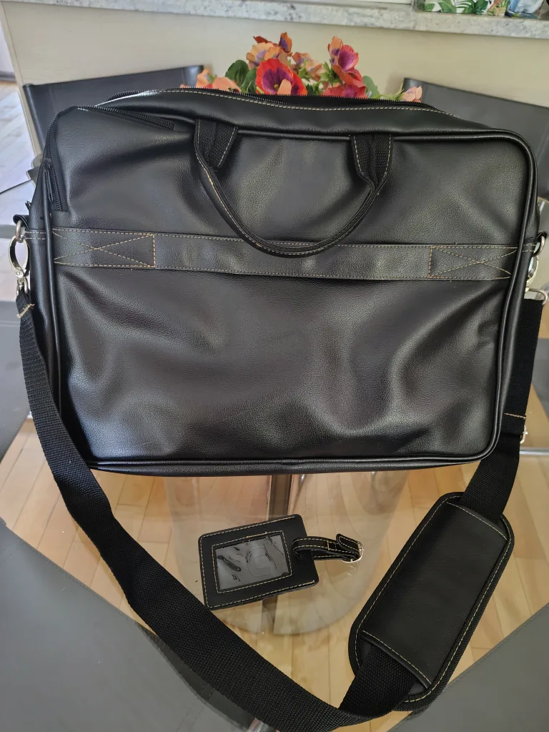 Gorgeous Executive Laptop Bag – Rare CIBC Edition image indicator(2)