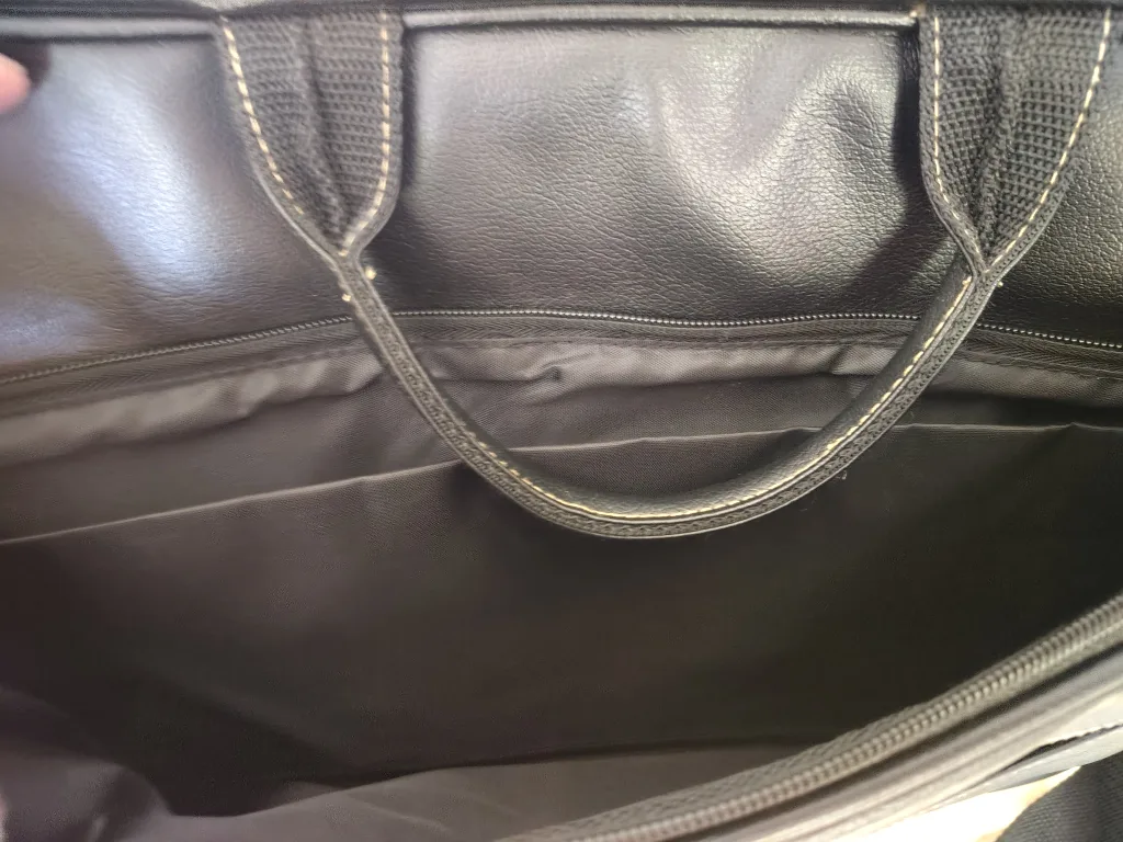 Gorgeous Executive Laptop Bag – Rare CIBC Edition image indicator(5)