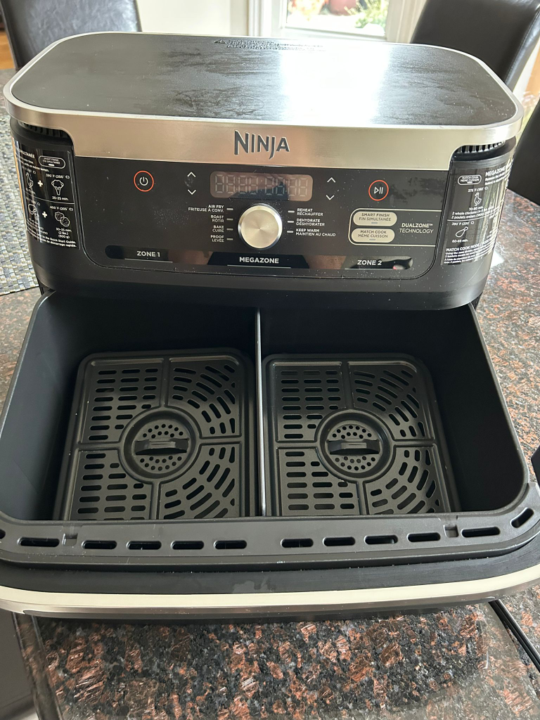 Ninja Foodi DualZone Air Fryer - Like New!