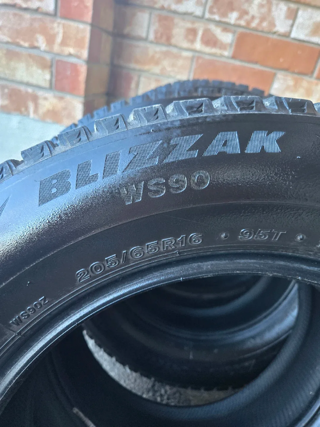 Bridgestone Blizzak WS90 Winter Tires - 205/65R16 image indicator(2)