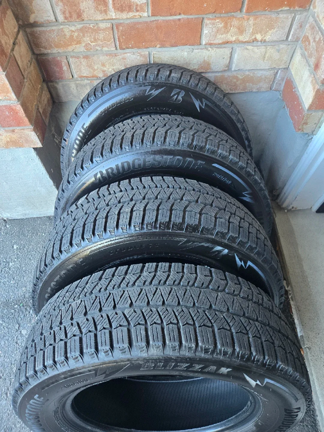 Bridgestone Blizzak WS90 Winter Tires - 205/65R16 image indicator(9)