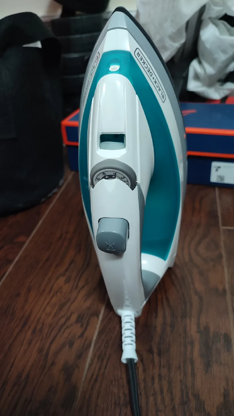 Black+Decker Iron - Great Condition! image indicator(2)