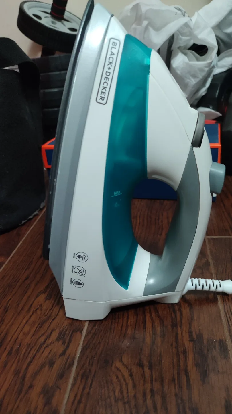 Black+Decker Iron - Great Condition! image indicator(3)