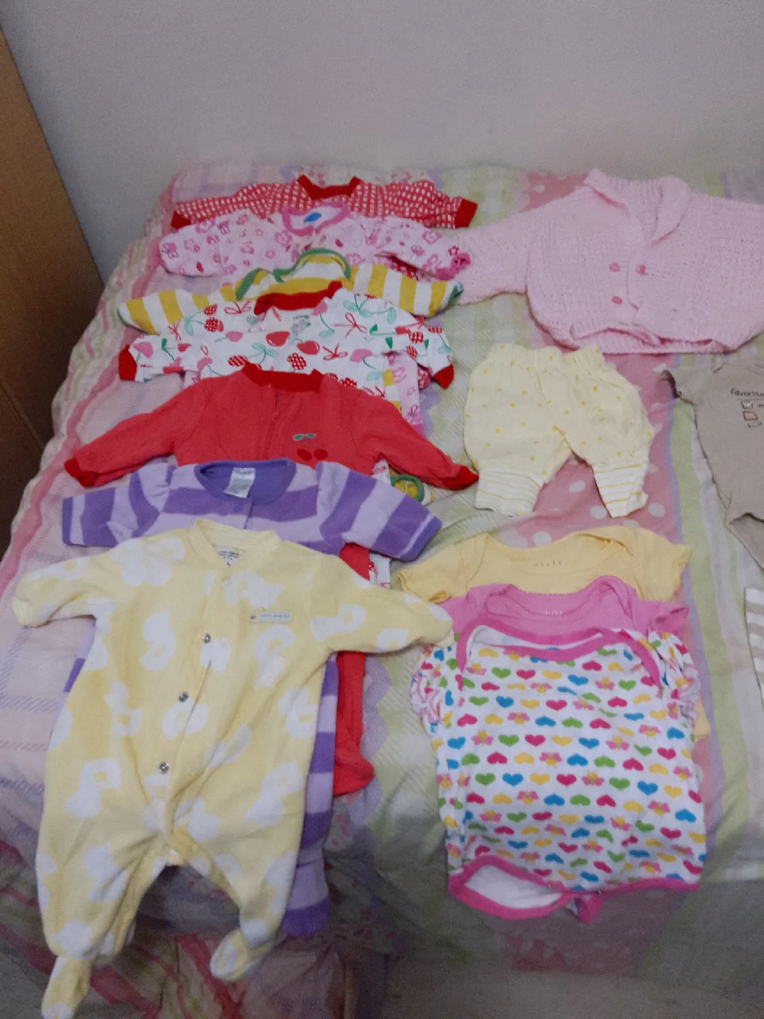 Mixed Baby Clothes Bundle - Newborn to 3 Months image indicator(2)