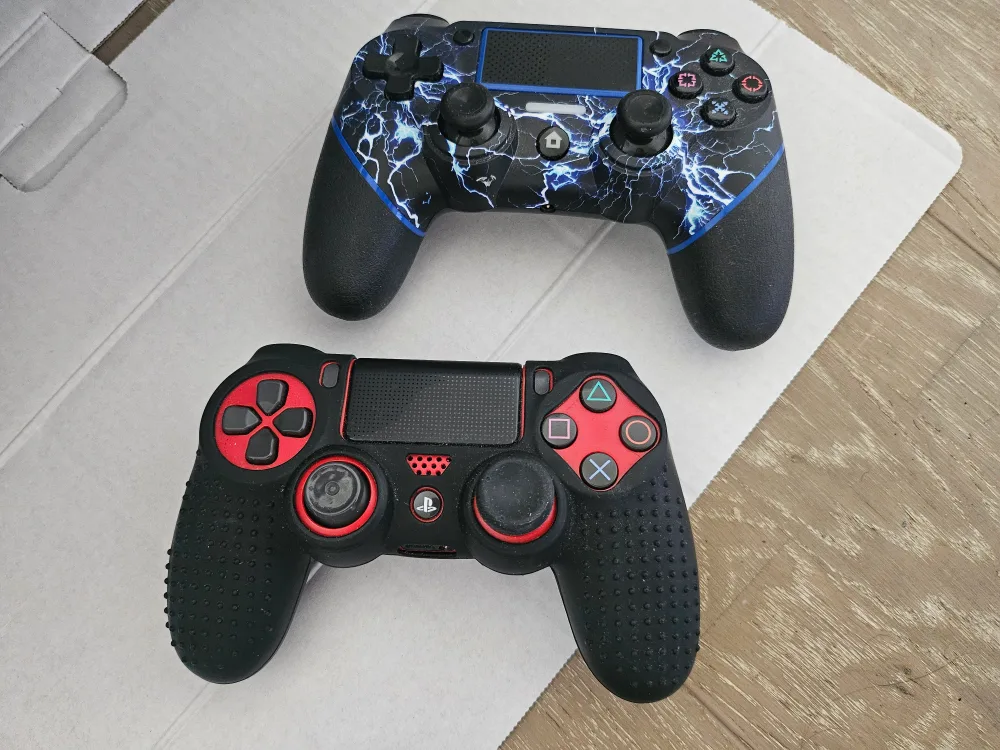 Sony PS4 (1TB ) Console with 2 Controllers and TV image indicator(3)