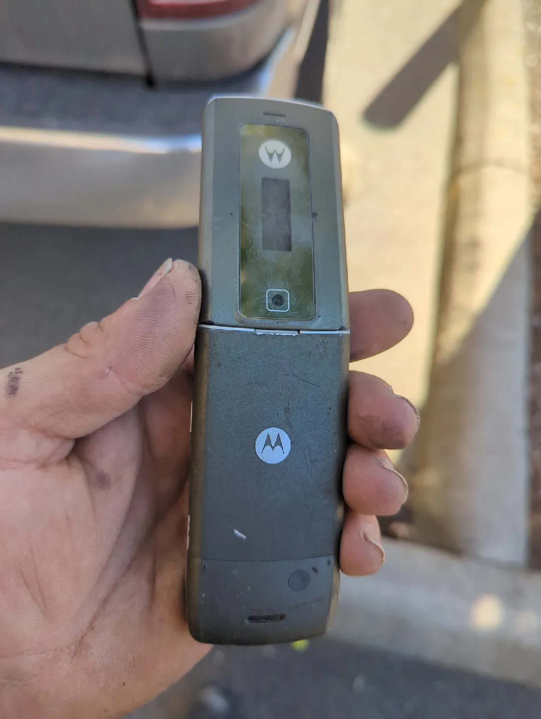 LG Flip Phone & Motorola Razr image indicator(4)