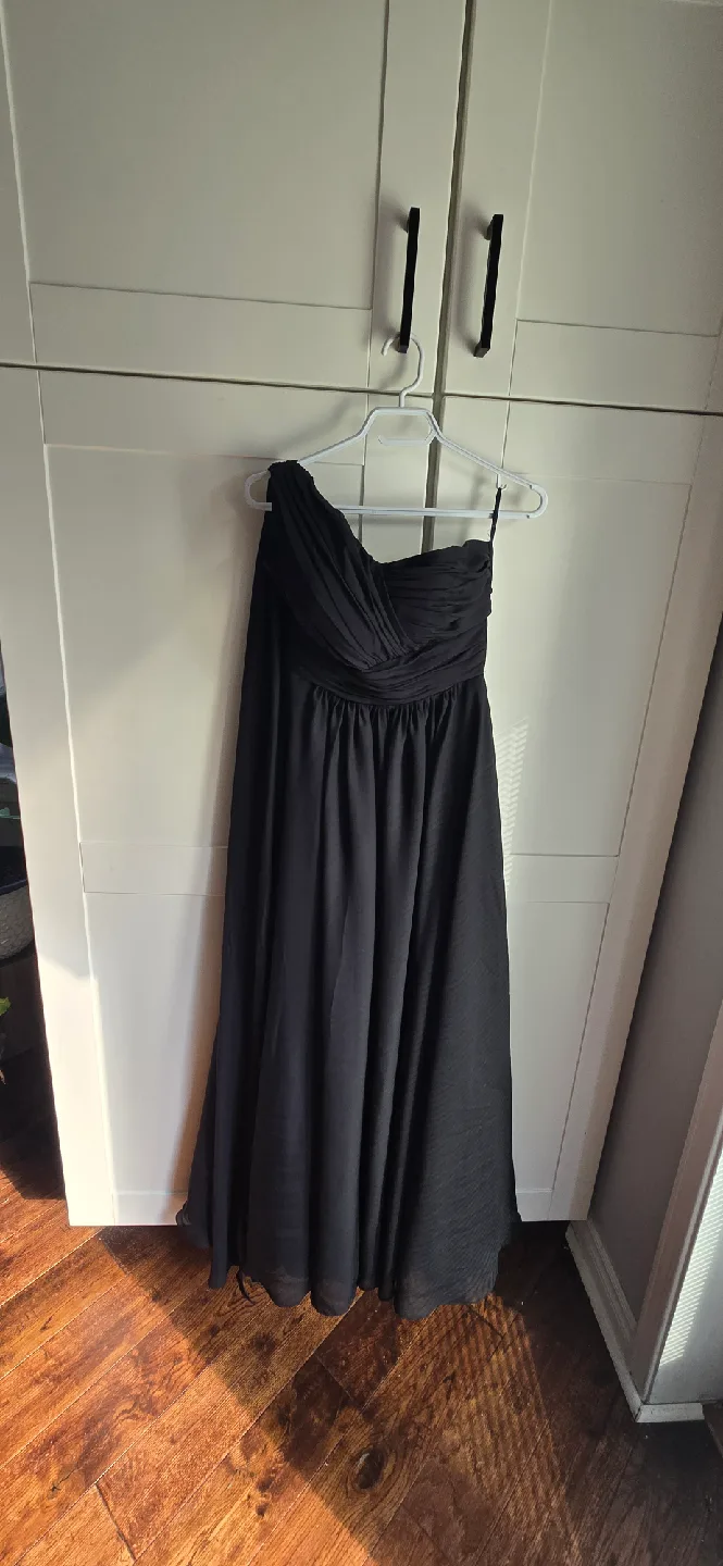 Black One-Shoulder Formal Dress, Size S image indicator(3)