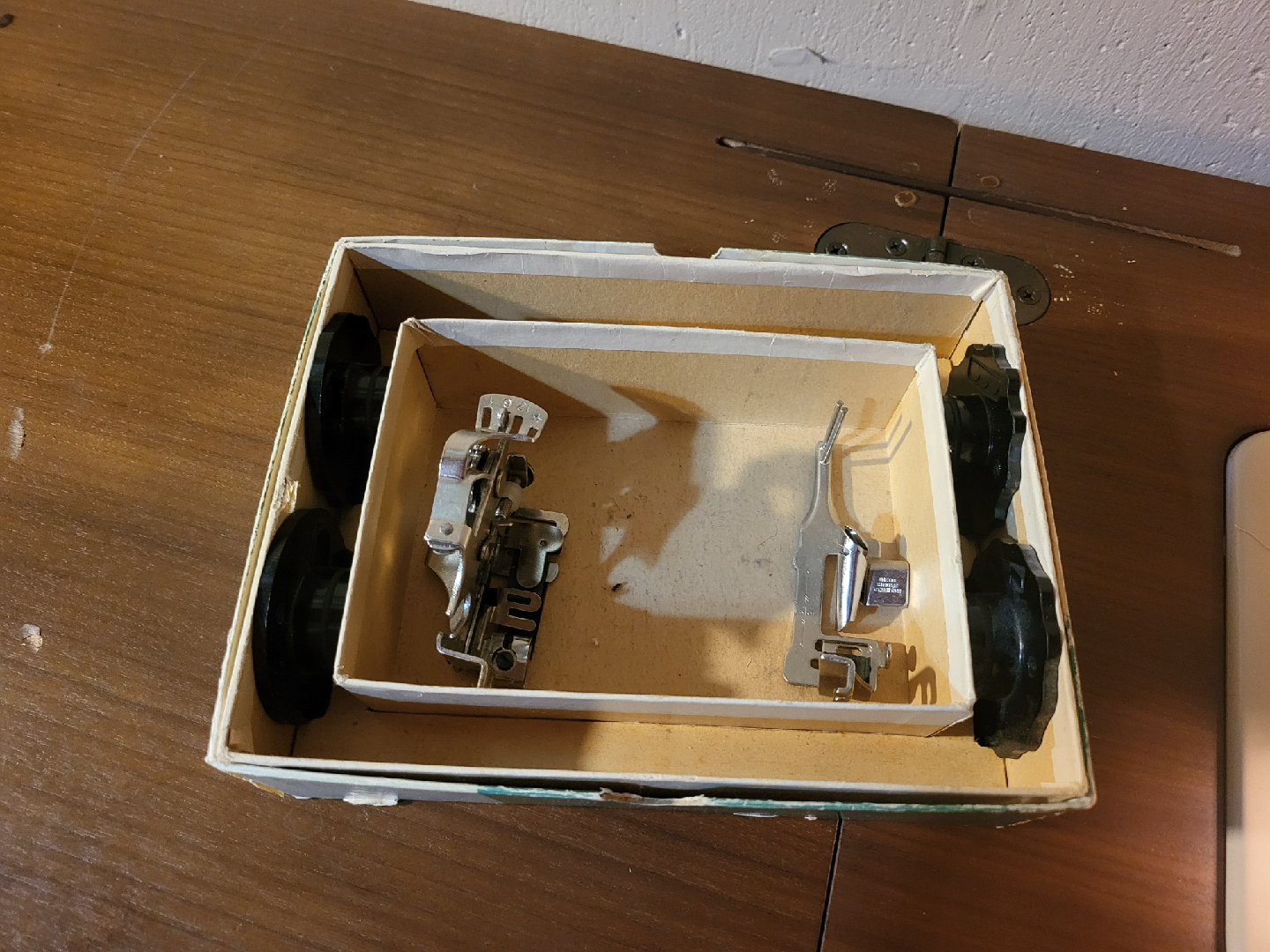 Singer 411G Sewing Machine - photo 4