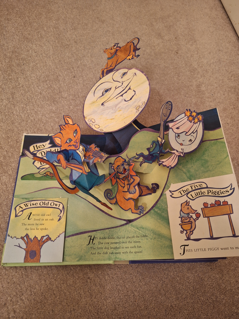 A Pop-Up Book of Nursery Rhymes by Matthew Reinhart - photo 2