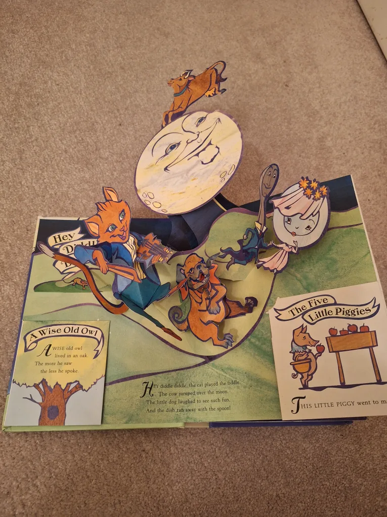 A Pop-Up Book of Nursery Rhymes by Matthew Reinhart image indicator(2)