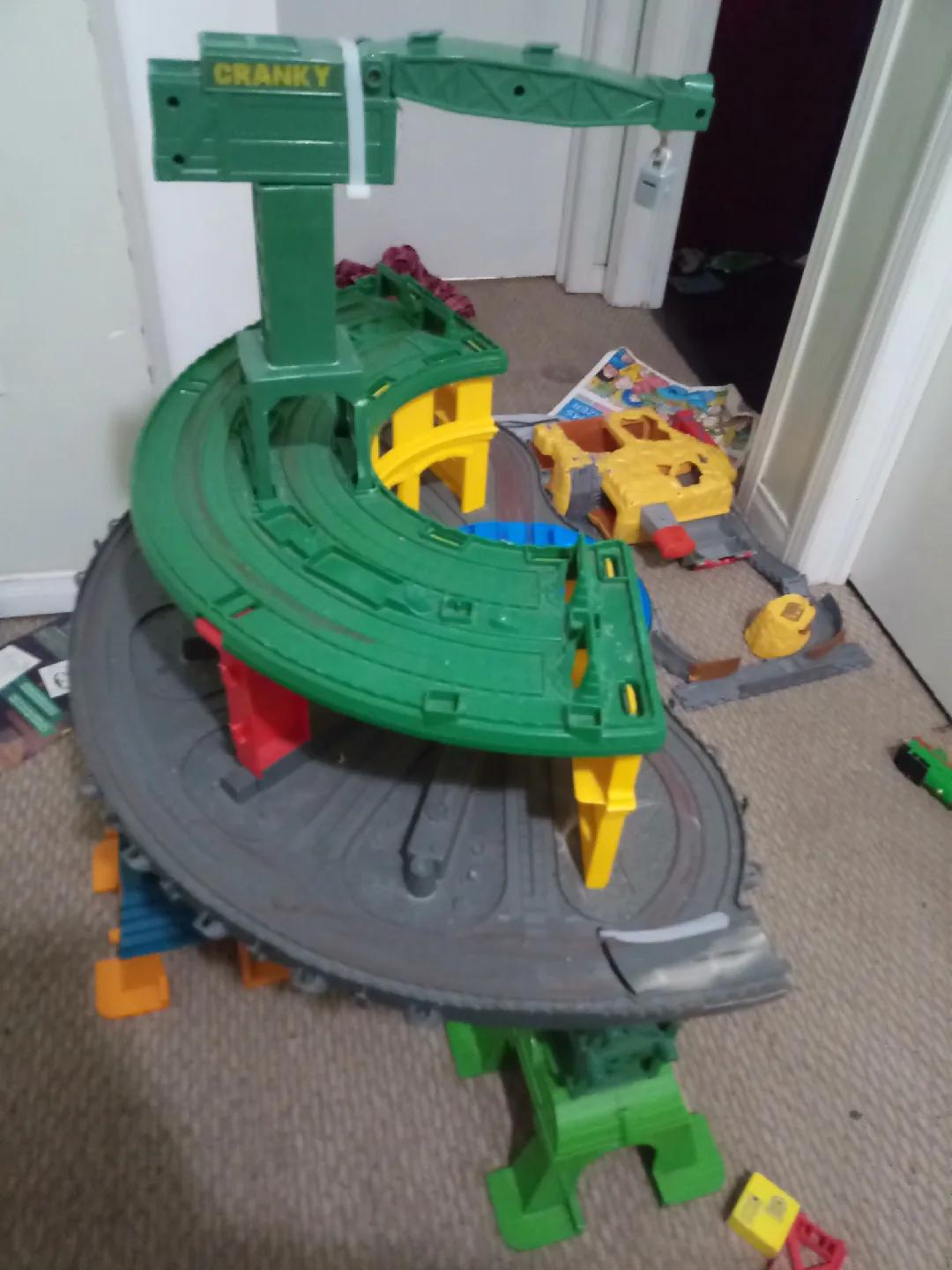 Thomas & Friends Cranky at Brendam Docks Playset image indicator(2)