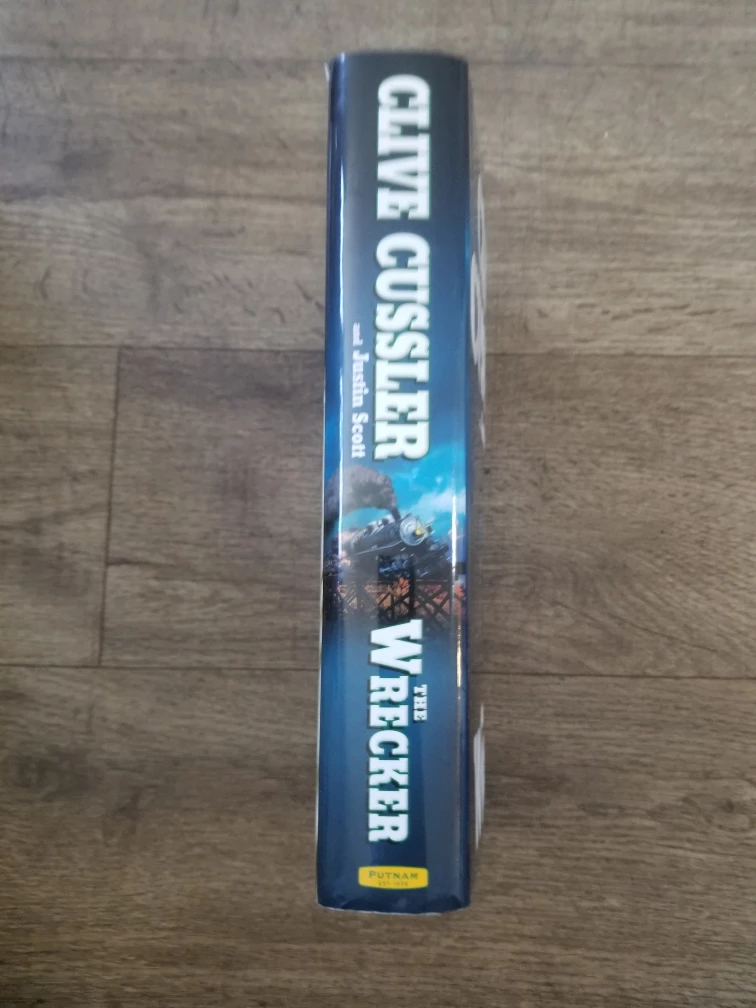 The Wrecker by Clive Cussler & Justin Scott - photo 2