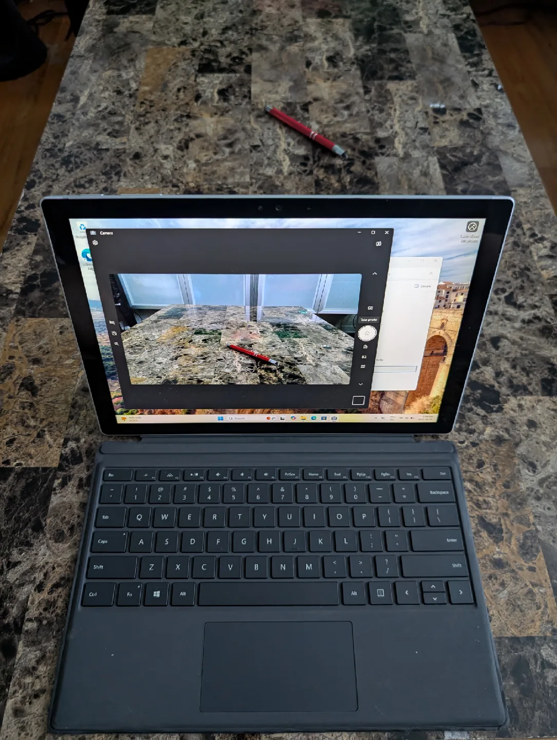 Microsoft Surface Pro 4, i7, 16GB RAM image indicator(6)