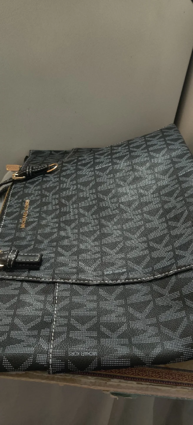 Michael Kors Tote Bag image indicator(2)