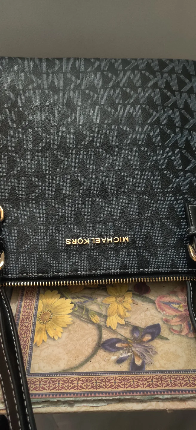 Michael Kors Tote Bag image indicator(4)