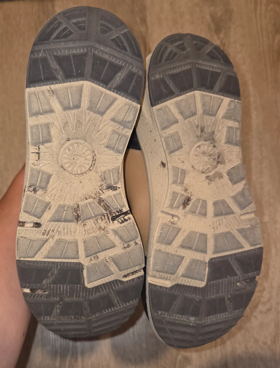 UGG unisex Turlock Lace Up Boots - Size 3 image indicator(2)