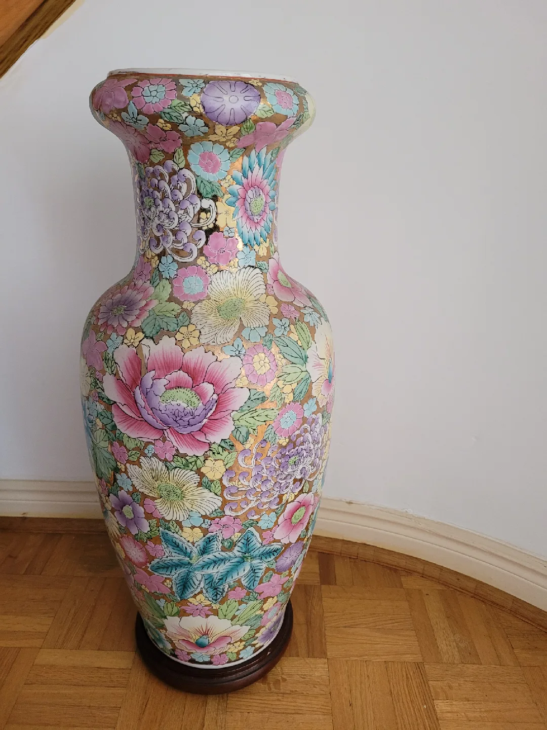 🥕 Floral Pattern Vase thumbnail