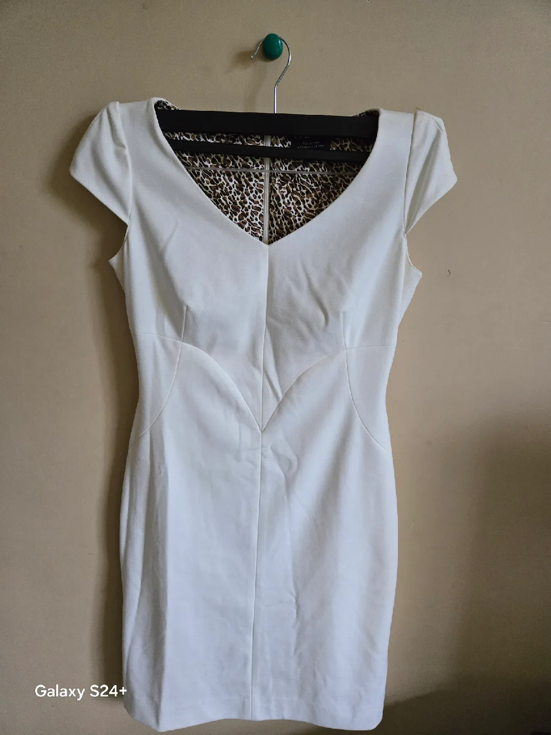 Tahari Arthur S. Levine White Dress - Size 4 image indicator(2)