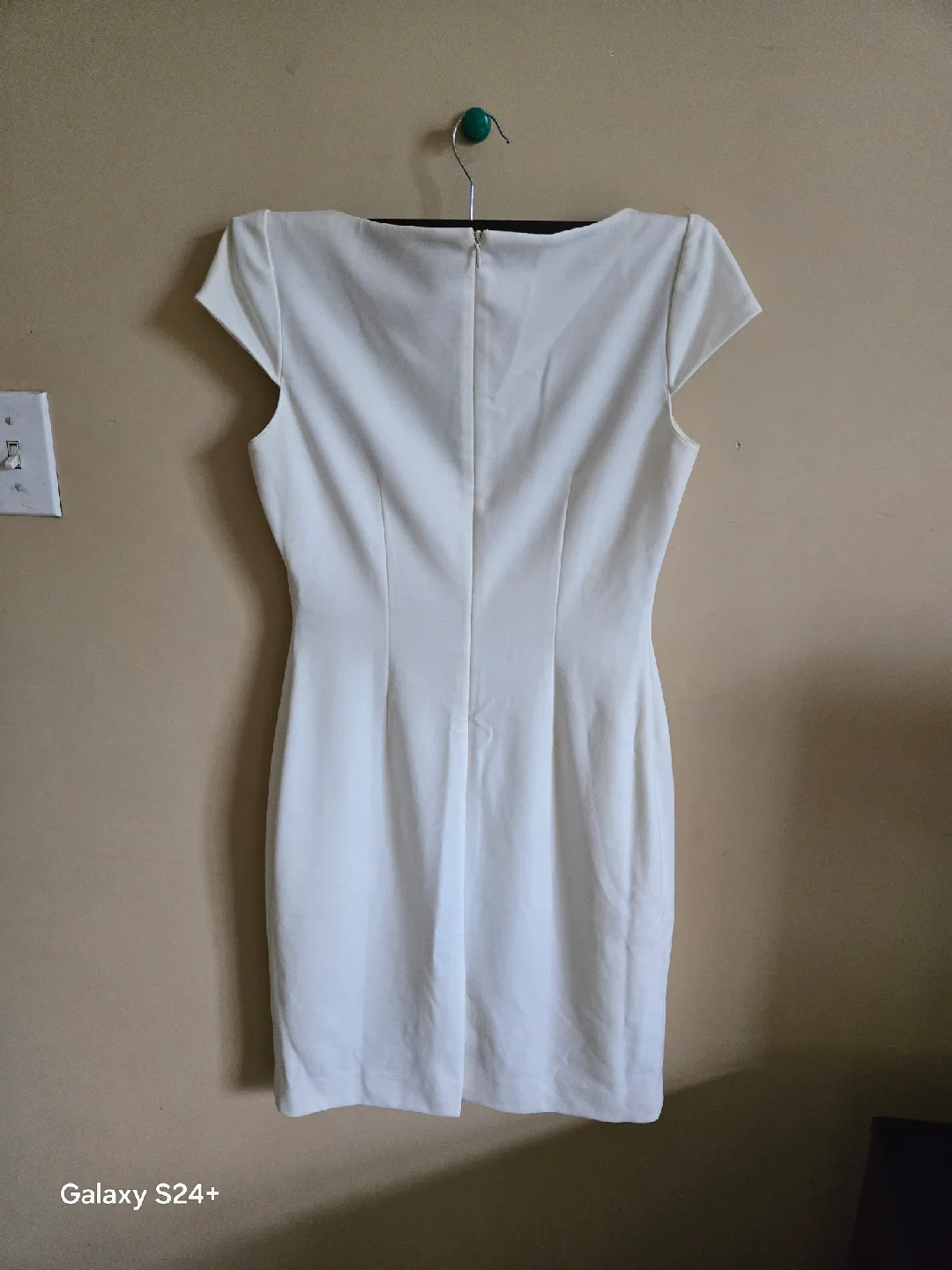 Tahari Arthur S. Levine White Dress - Size 4 image indicator(3)