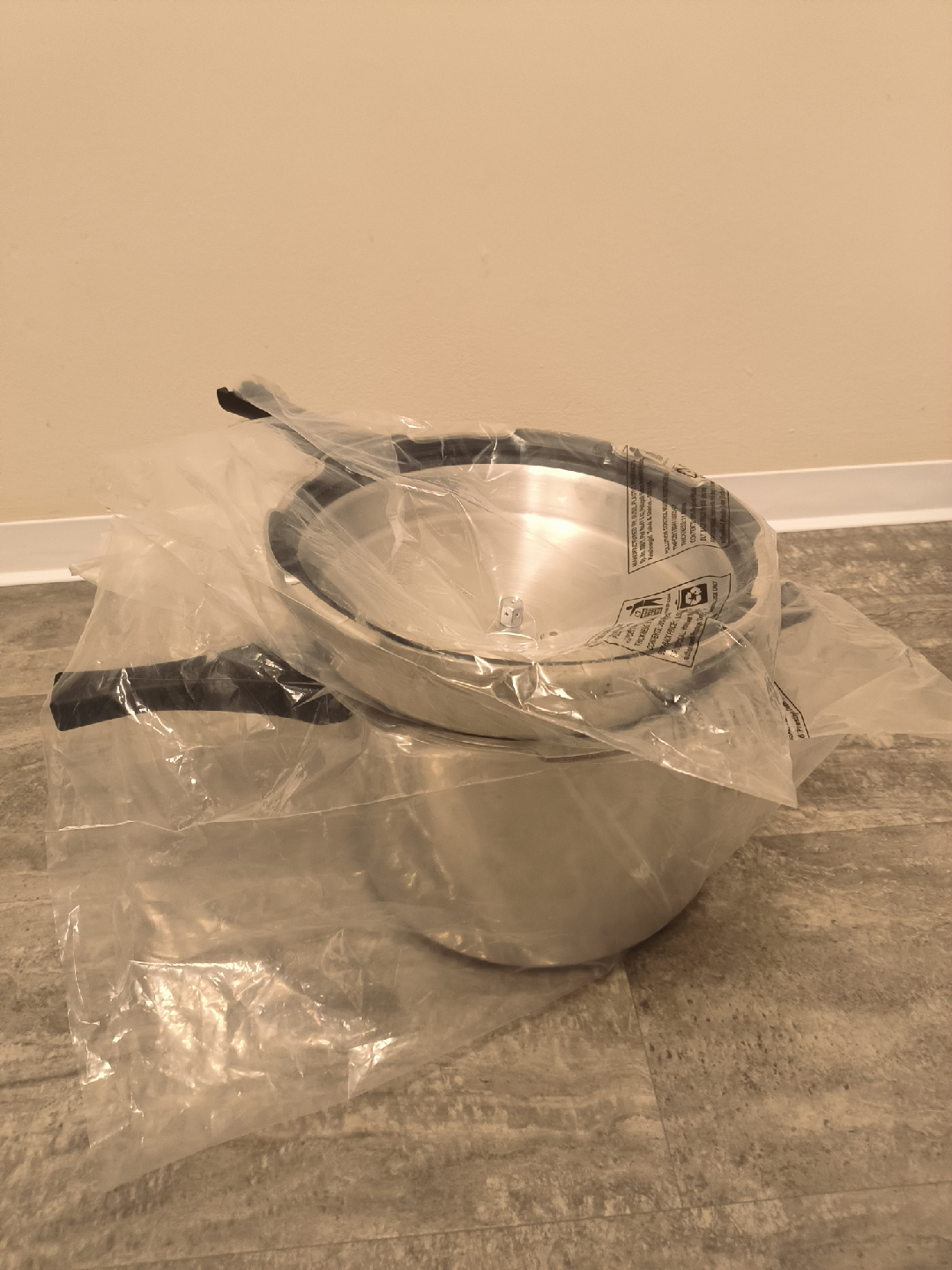 Brand new Prestige  pressure cooker 10 litre - photo 5