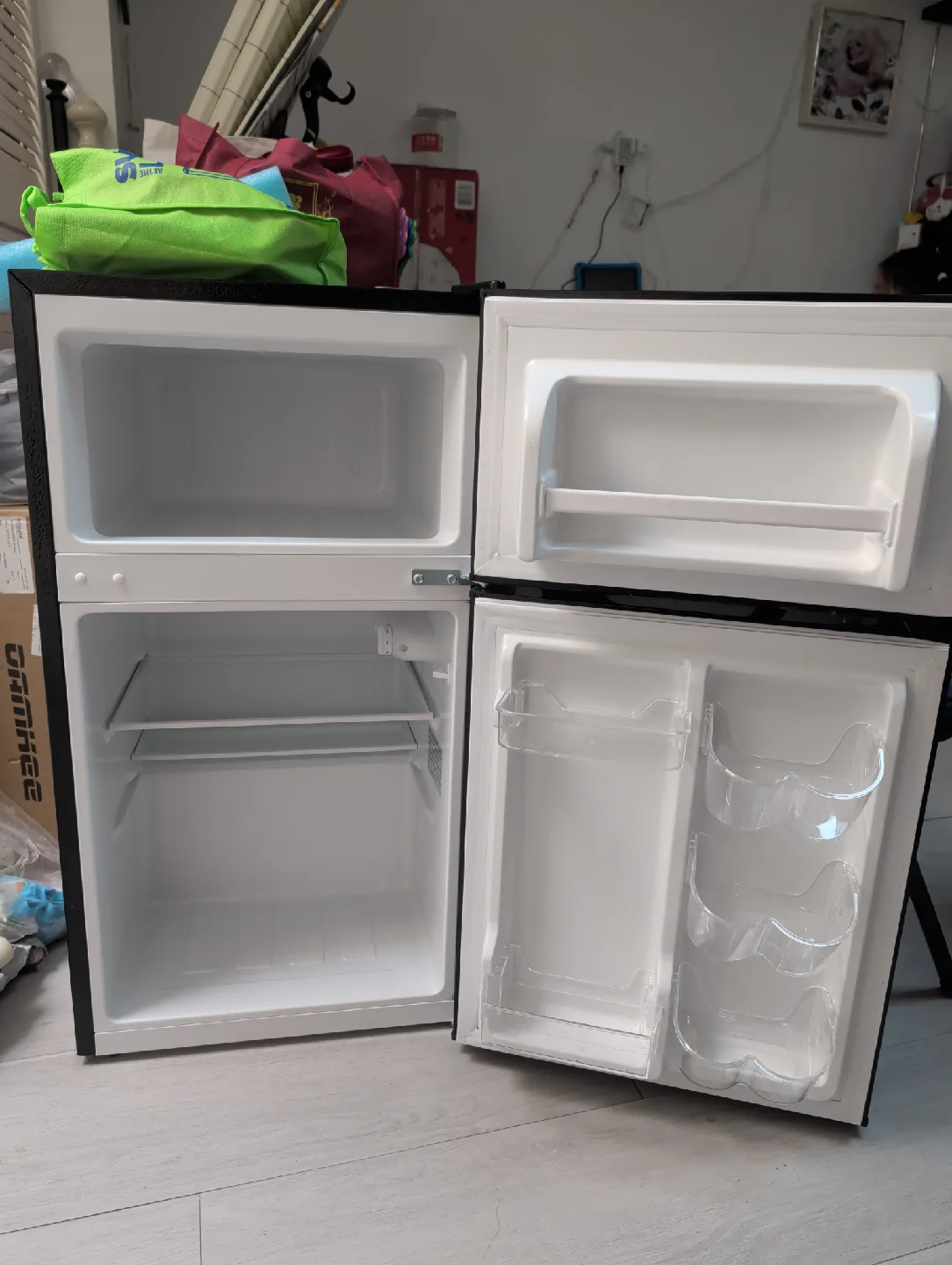 Prestec Compact Refrigerator - Black image indicator(2)