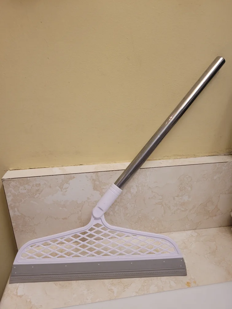 Floor/ tiles or glass Squeegee 🧡 Bingo Freecycle thumbnail