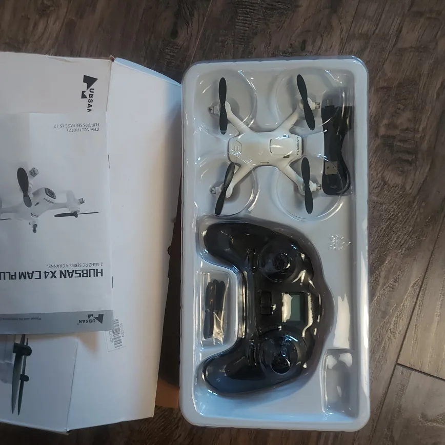 Hubsan X4 Cam Plus H107C+ Drone - Like New! image indicator(3)