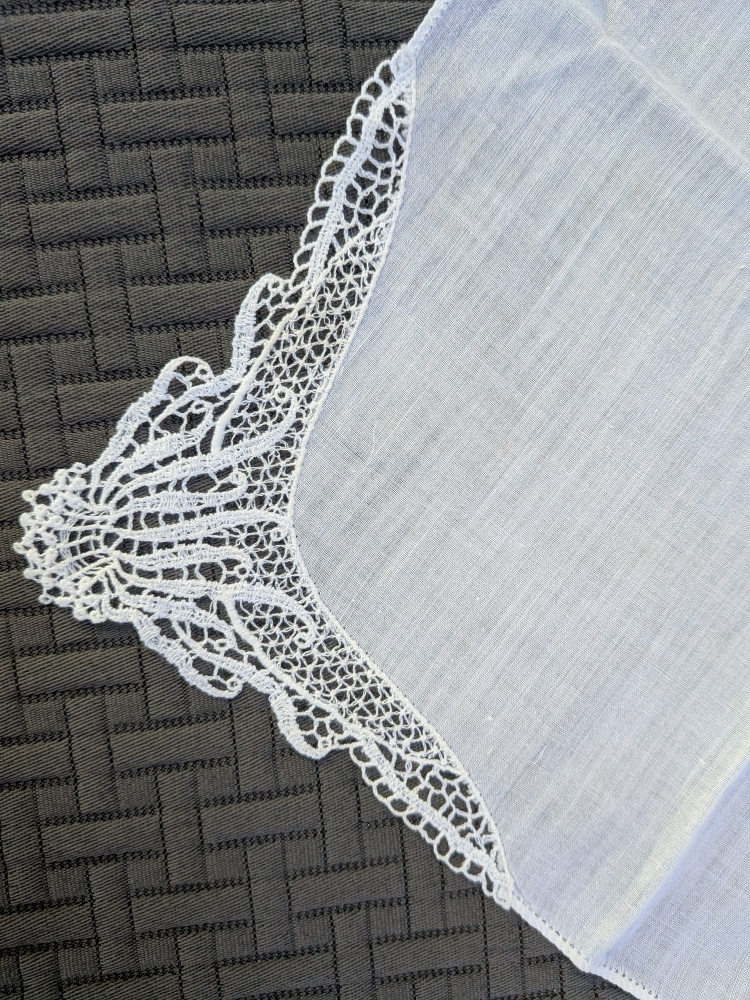 White Vintage Handkerchief with Lace Trim - photo 2