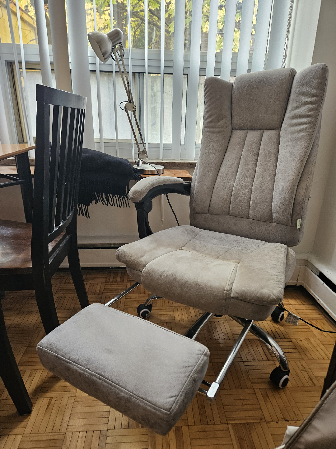 Grey Office Chair with Footrest