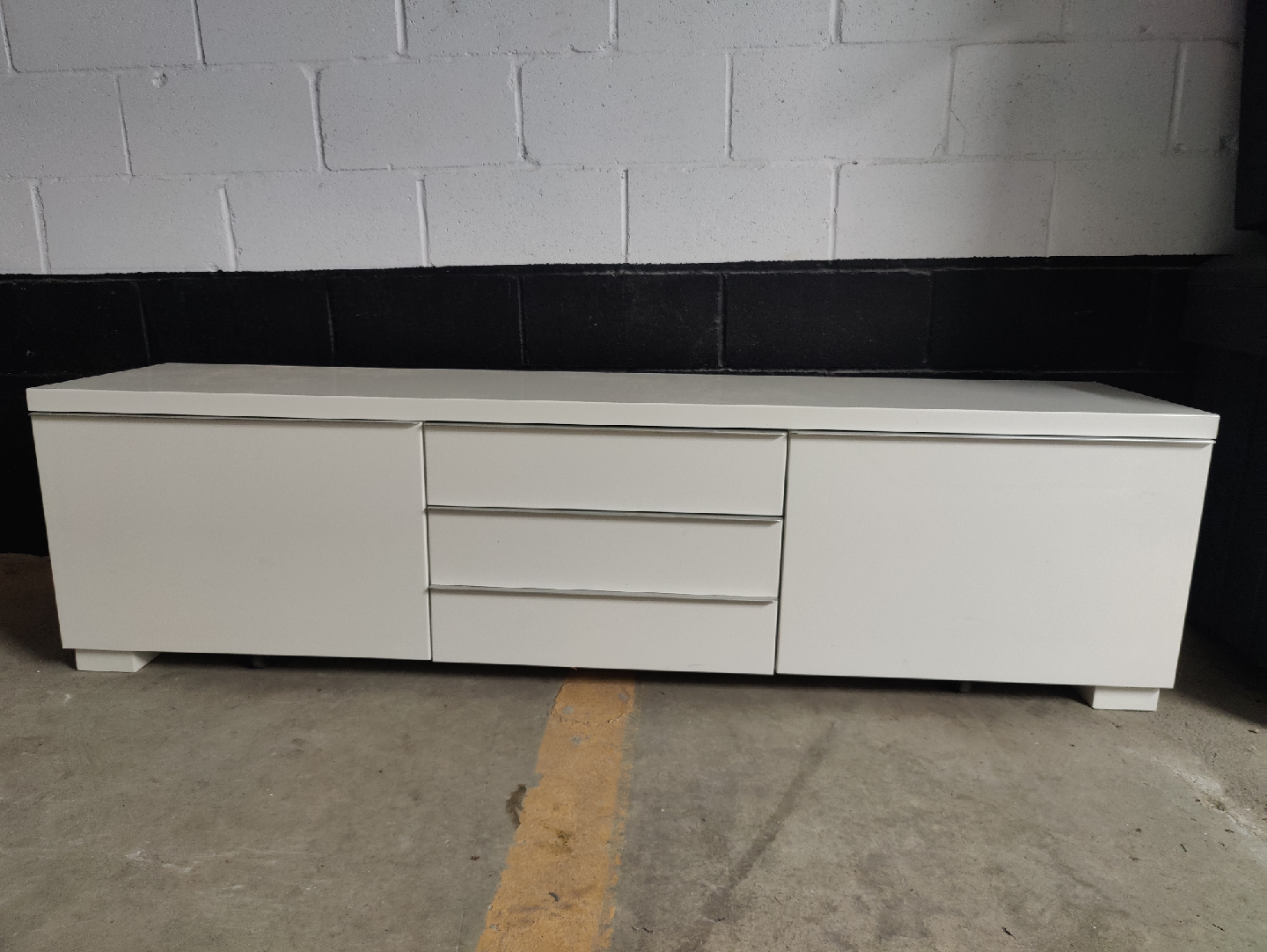 IKEA TV Stand White  Besta burs