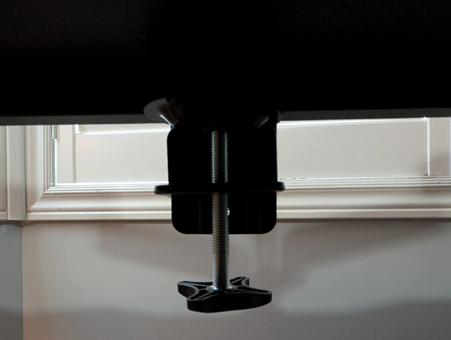 Triple Monitor Desk Mount image indicator(3)