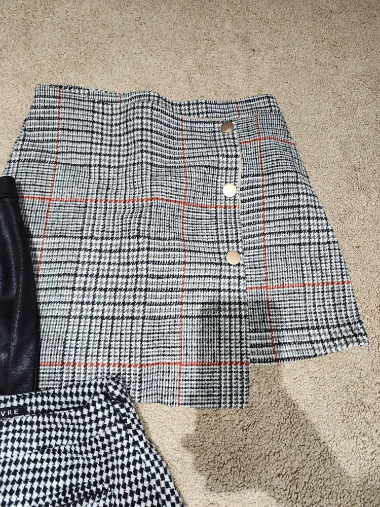 3 skirts and free bag - size S image indicator(2)