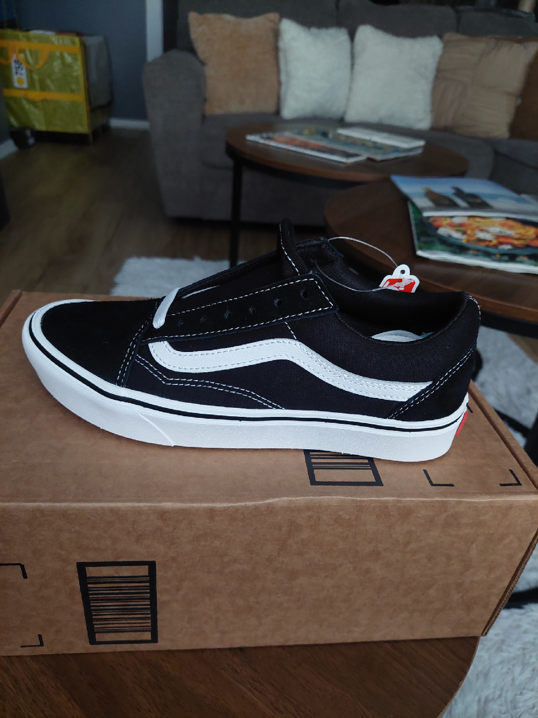 Vans Old Skool - Black/White size 5.5  men's size 7 women