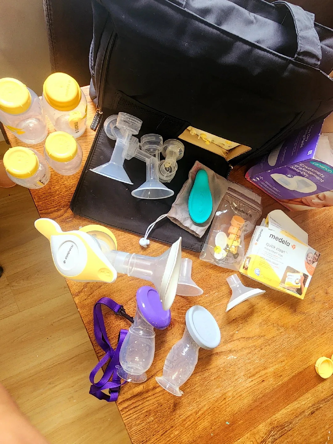 Medela & Haakaa Breast Pump Bundle image indicator(2)